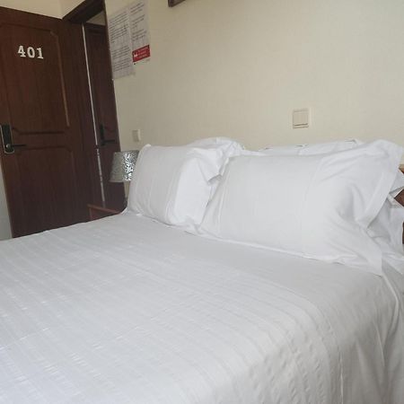 Sunny House Hostel ลากอส ภายนอก รูปภาพ