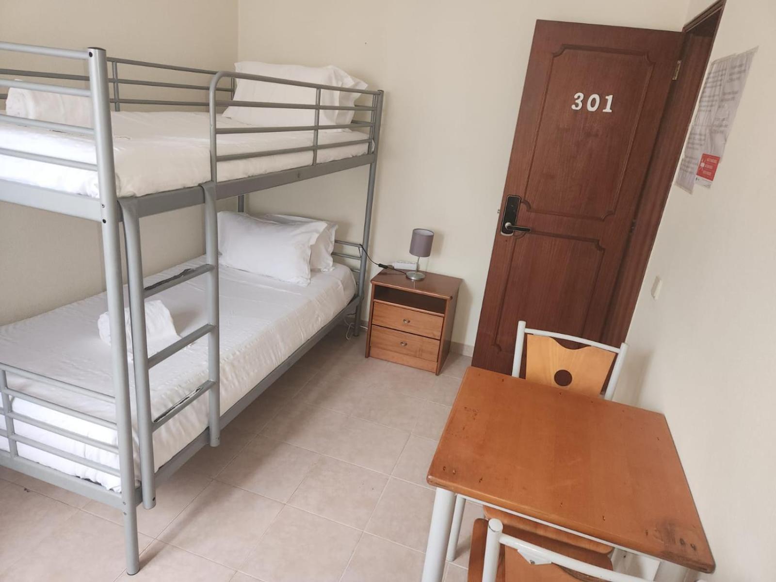 Sunny House Hostel ลากอส ภายนอก รูปภาพ