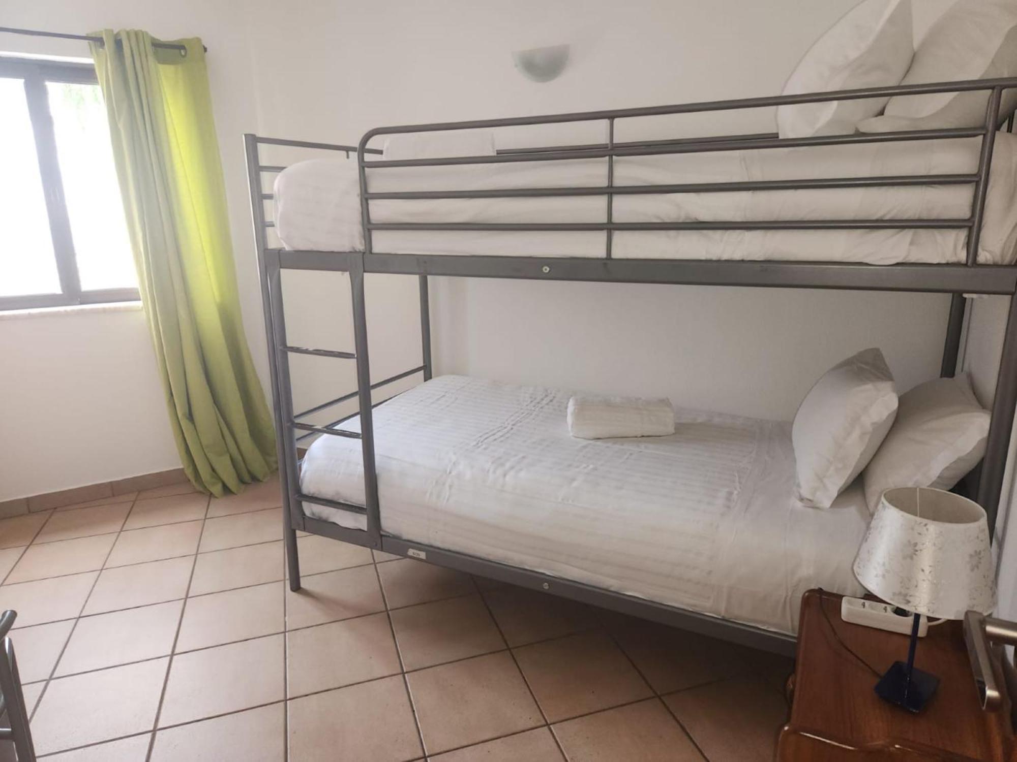 Sunny House Hostel ลากอส ภายนอก รูปภาพ