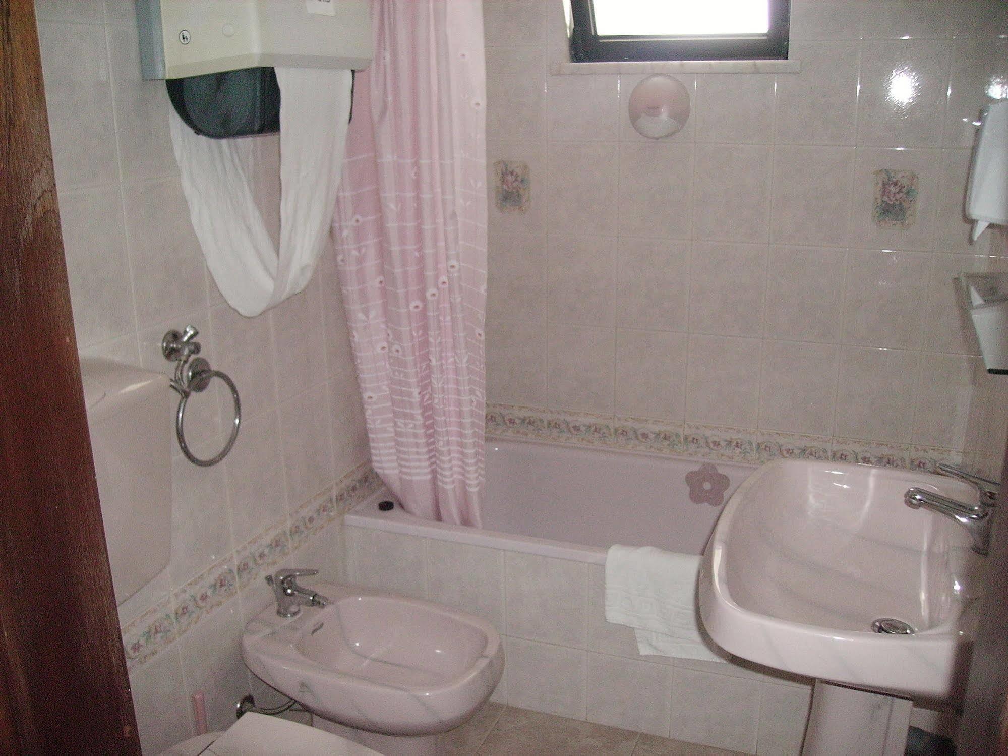Sunny House Hostel ลากอส ภายนอก รูปภาพ